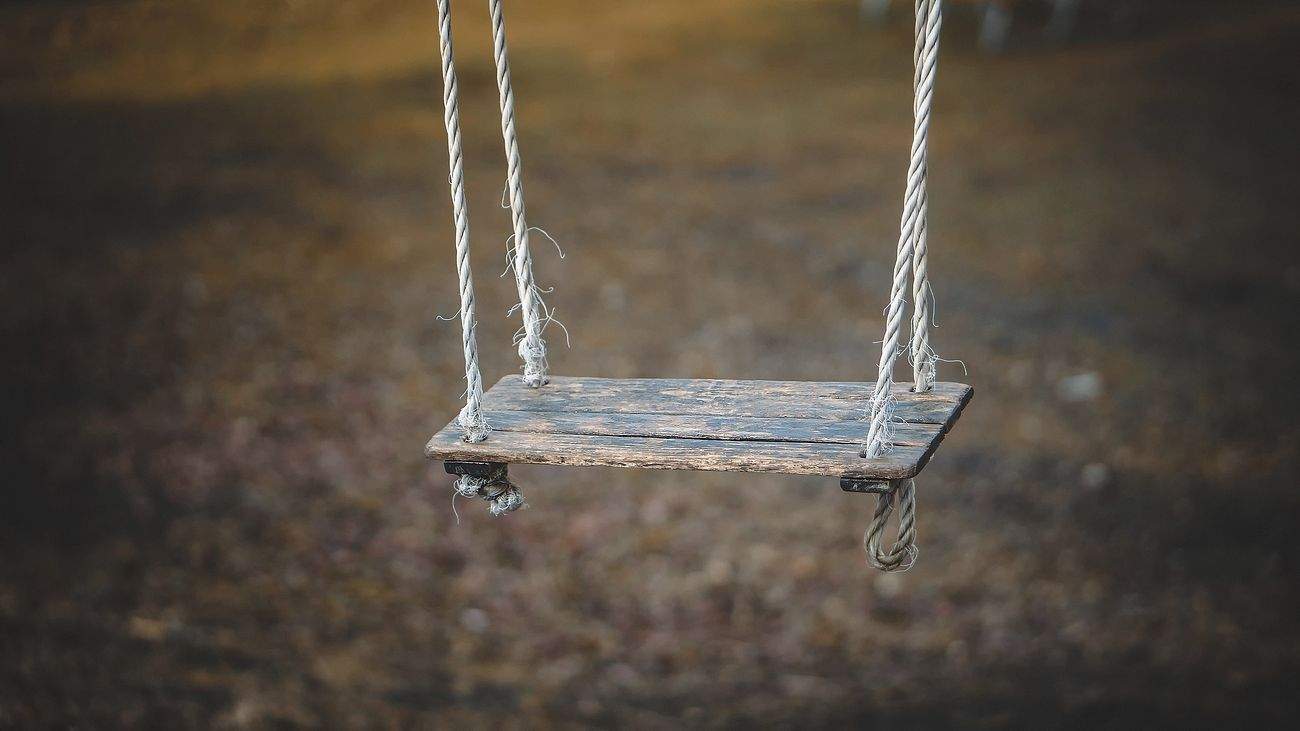 The meet at the swings